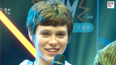 2019-10-25_-_MCM_Comic_Con_-_Red_Carpet_News_TV_Interview_mp45443.jpg