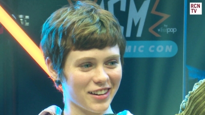 2019-10-25_-_MCM_Comic_Con_-_Red_Carpet_News_TV_Interview_mp45451.jpg