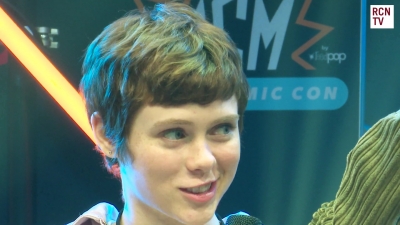 2019-10-25_-_MCM_Comic_Con_-_Red_Carpet_News_TV_Interview_mp45452.jpg