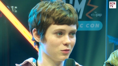 2019-10-25_-_MCM_Comic_Con_-_Red_Carpet_News_TV_Interview_mp45470.jpg