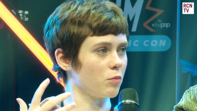 2019-10-25_-_MCM_Comic_Con_-_Red_Carpet_News_TV_Interview_mp45483.jpg