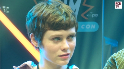 2019-10-25_-_MCM_Comic_Con_-_Red_Carpet_News_TV_Interview_mp45494.jpg