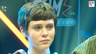 2019-10-25_-_MCM_Comic_Con_-_Red_Carpet_News_TV_Interview_mp45503.jpg
