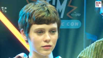 2019-10-25_-_MCM_Comic_Con_-_Red_Carpet_News_TV_Interview_mp45506.jpg