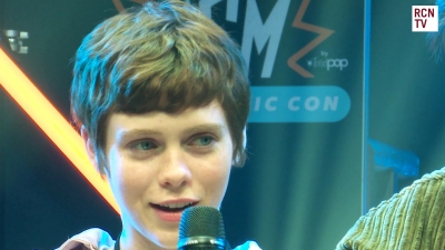 2019-10-25_-_MCM_Comic_Con_-_Red_Carpet_News_TV_Interview_mp45508.jpg