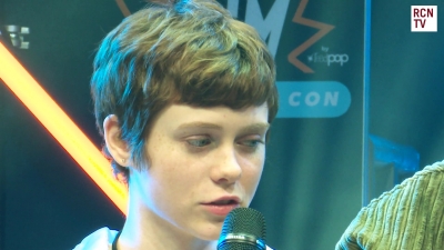 2019-10-25_-_MCM_Comic_Con_-_Red_Carpet_News_TV_Interview_mp45515.jpg