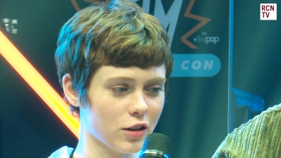 2019-10-25_-_MCM_Comic_Con_-_Red_Carpet_News_TV_Interview_mp45517.jpg