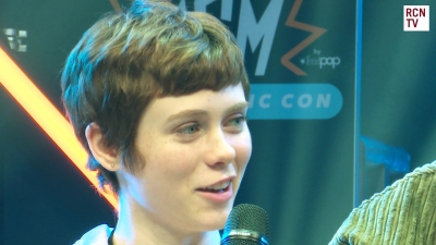 2019-10-25_-_MCM_Comic_Con_-_Red_Carpet_News_TV_Interview_mp45518.jpg