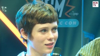 2019-10-25_-_MCM_Comic_Con_-_Red_Carpet_News_TV_Interview_mp45522.jpg