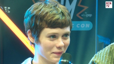 2019-10-25_-_MCM_Comic_Con_-_Red_Carpet_News_TV_Interview_mp45526.jpg
