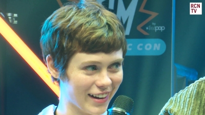 2019-10-25_-_MCM_Comic_Con_-_Red_Carpet_News_TV_Interview_mp45527.jpg