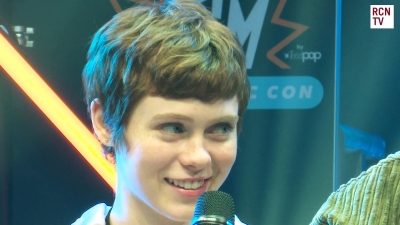 2019-10-25_-_MCM_Comic_Con_-_Red_Carpet_News_TV_Interview_mp45528.jpg