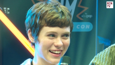 2019-10-25_-_MCM_Comic_Con_-_Red_Carpet_News_TV_Interview_mp45530.jpg