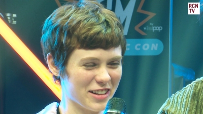 2019-10-25_-_MCM_Comic_Con_-_Red_Carpet_News_TV_Interview_mp45532.jpg