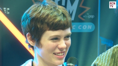 2019-10-25_-_MCM_Comic_Con_-_Red_Carpet_News_TV_Interview_mp45534.jpg