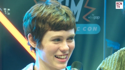 2019-10-25_-_MCM_Comic_Con_-_Red_Carpet_News_TV_Interview_mp45535.jpg