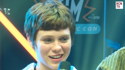 2019-10-25_-_MCM_Comic_Con_-_Red_Carpet_News_TV_Interview_mp45536.jpg