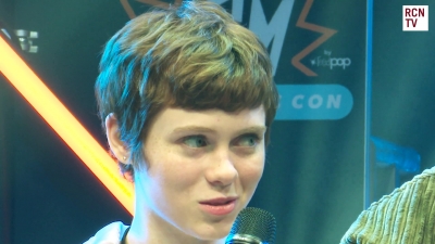 2019-10-25_-_MCM_Comic_Con_-_Red_Carpet_News_TV_Interview_mp45539.jpg