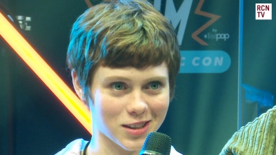 2019-10-25_-_MCM_Comic_Con_-_Red_Carpet_News_TV_Interview_mp45542.jpg