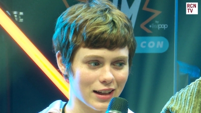 2019-10-25_-_MCM_Comic_Con_-_Red_Carpet_News_TV_Interview_mp45544.jpg