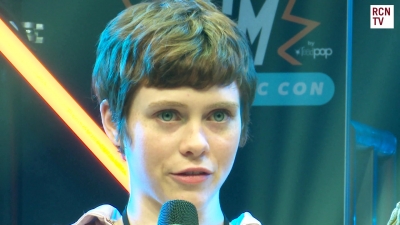 2019-10-25_-_MCM_Comic_Con_-_Red_Carpet_News_TV_Interview_mp45586.jpg