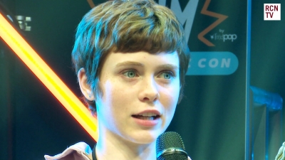 2019-10-25_-_MCM_Comic_Con_-_Red_Carpet_News_TV_Interview_mp45600.jpg