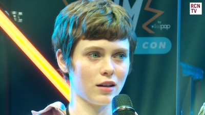 2019-10-25_-_MCM_Comic_Con_-_Red_Carpet_News_TV_Interview_mp45601.jpg