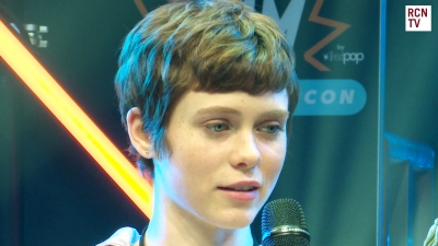 2019-10-25_-_MCM_Comic_Con_-_Red_Carpet_News_TV_Interview_mp45626.jpg