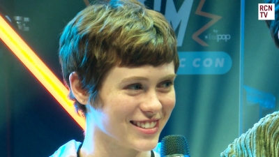 2019-10-25_-_MCM_Comic_Con_-_Red_Carpet_News_TV_Interview_mp45653.jpg