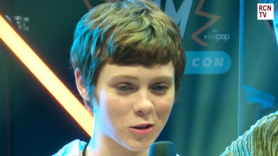 2019-10-25_-_MCM_Comic_Con_-_Red_Carpet_News_TV_Interview_mp45659.jpg