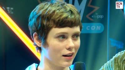 2019-10-25_-_MCM_Comic_Con_-_Red_Carpet_News_TV_Interview_mp45661.jpg