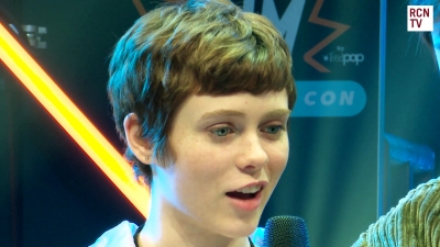 2019-10-25_-_MCM_Comic_Con_-_Red_Carpet_News_TV_Interview_mp45662.jpg