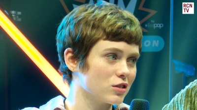 2019-10-25_-_MCM_Comic_Con_-_Red_Carpet_News_TV_Interview_mp45667.jpg