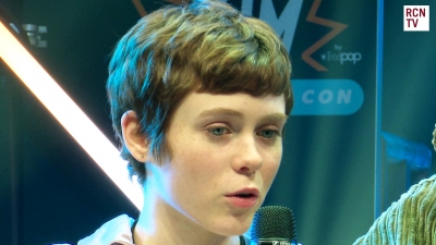 2019-10-25_-_MCM_Comic_Con_-_Red_Carpet_News_TV_Interview_mp45668.jpg