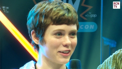 2019-10-25_-_MCM_Comic_Con_-_Red_Carpet_News_TV_Interview_mp45675.jpg