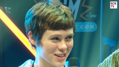 2019-10-25_-_MCM_Comic_Con_-_Red_Carpet_News_TV_Interview_mp45679.jpg
