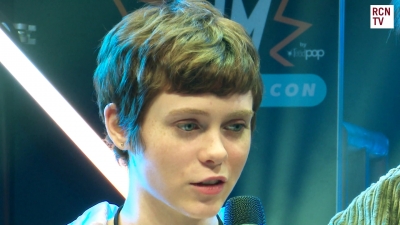 2019-10-25_-_MCM_Comic_Con_-_Red_Carpet_News_TV_Interview_mp45685.jpg