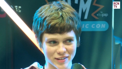 2019-10-25_-_MCM_Comic_Con_-_Red_Carpet_News_TV_Interview_mp45697.jpg