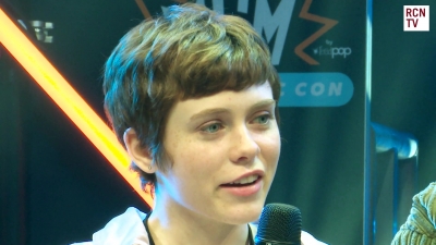 2019-10-25_-_MCM_Comic_Con_-_Red_Carpet_News_TV_Interview_mp45723.jpg