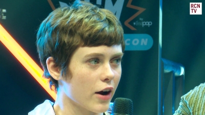 2019-10-25_-_MCM_Comic_Con_-_Red_Carpet_News_TV_Interview_mp45740.jpg