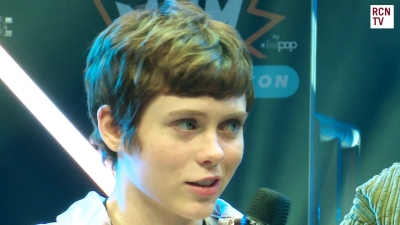 2019-10-25_-_MCM_Comic_Con_-_Red_Carpet_News_TV_Interview_mp45746.jpg