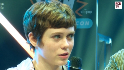 2019-10-25_-_MCM_Comic_Con_-_Red_Carpet_News_TV_Interview_mp45747.jpg