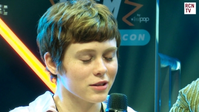 2019-10-25_-_MCM_Comic_Con_-_Red_Carpet_News_TV_Interview_mp45751.jpg