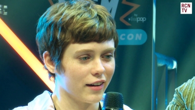 2019-10-25_-_MCM_Comic_Con_-_Red_Carpet_News_TV_Interview_mp45753.jpg