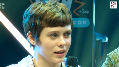2019-10-25_-_MCM_Comic_Con_-_Red_Carpet_News_TV_Interview_mp45755.jpg