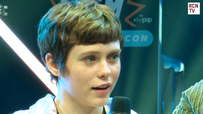 2019-10-25_-_MCM_Comic_Con_-_Red_Carpet_News_TV_Interview_mp45756.jpg