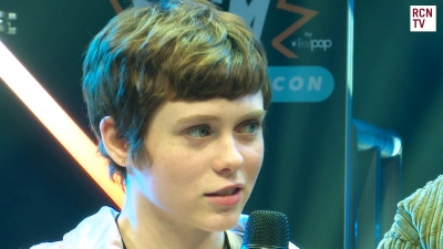 2019-10-25_-_MCM_Comic_Con_-_Red_Carpet_News_TV_Interview_mp45757.jpg