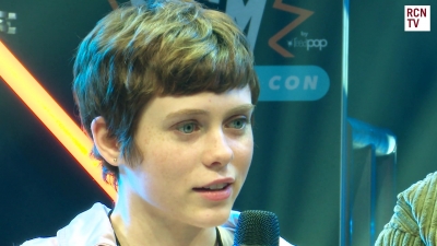 2019-10-25_-_MCM_Comic_Con_-_Red_Carpet_News_TV_Interview_mp45760.jpg