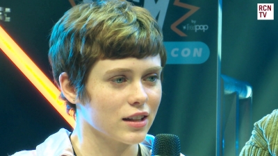 2019-10-25_-_MCM_Comic_Con_-_Red_Carpet_News_TV_Interview_mp45762.jpg