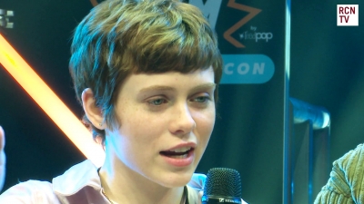 2019-10-25_-_MCM_Comic_Con_-_Red_Carpet_News_TV_Interview_mp45763.jpg